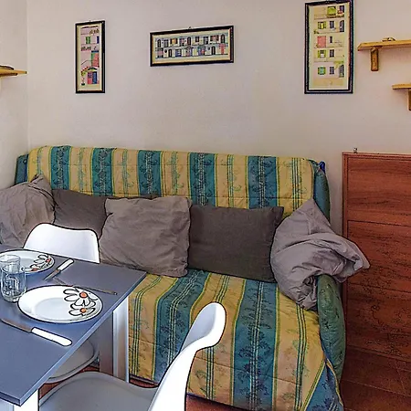 1 Bedroom Cozy In Sparvasile Lägenhet *
